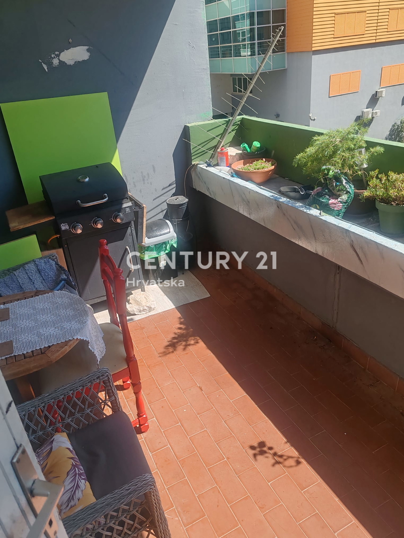 Šibenik - appartamento con due camere con vista mare - centro