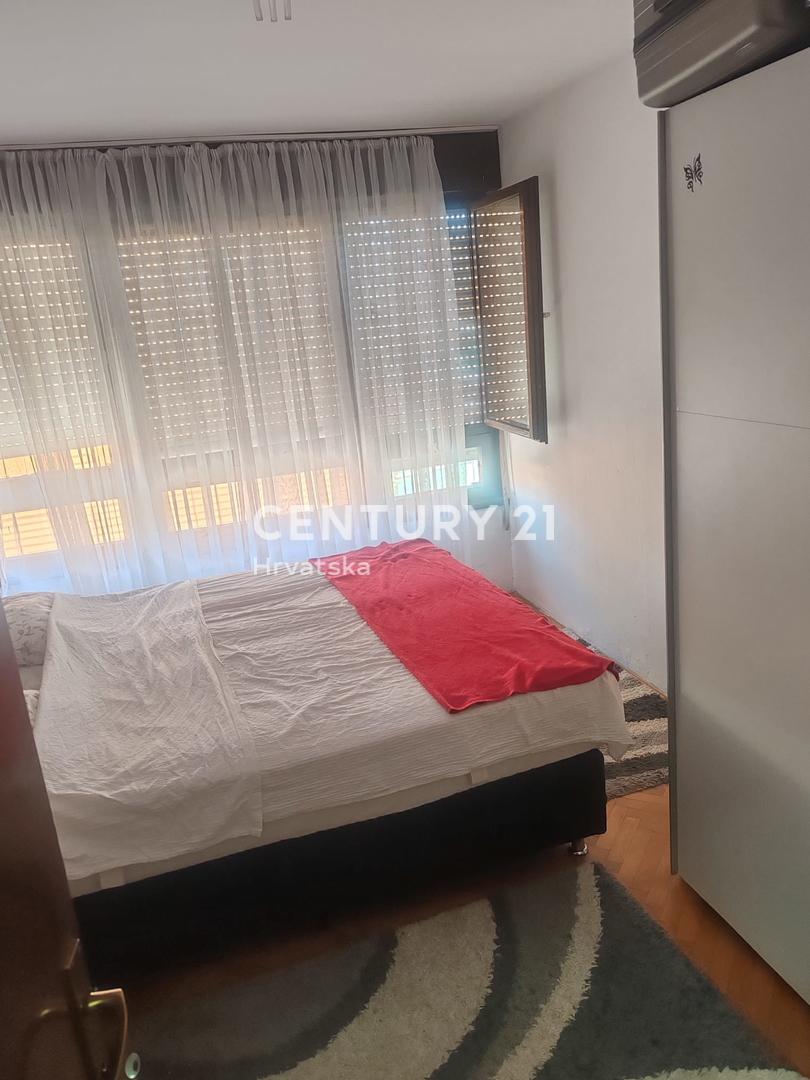 Šibenik - appartamento con due camere con vista mare - centro