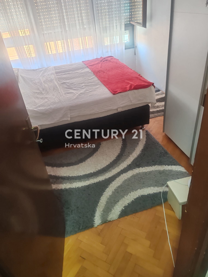 Šibenik - appartamento con due camere con vista mare - centro