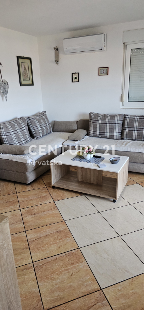 Sveti Filip i Jakov, appartamento di 78 m2 con splendida vista sul mare e sulle isole