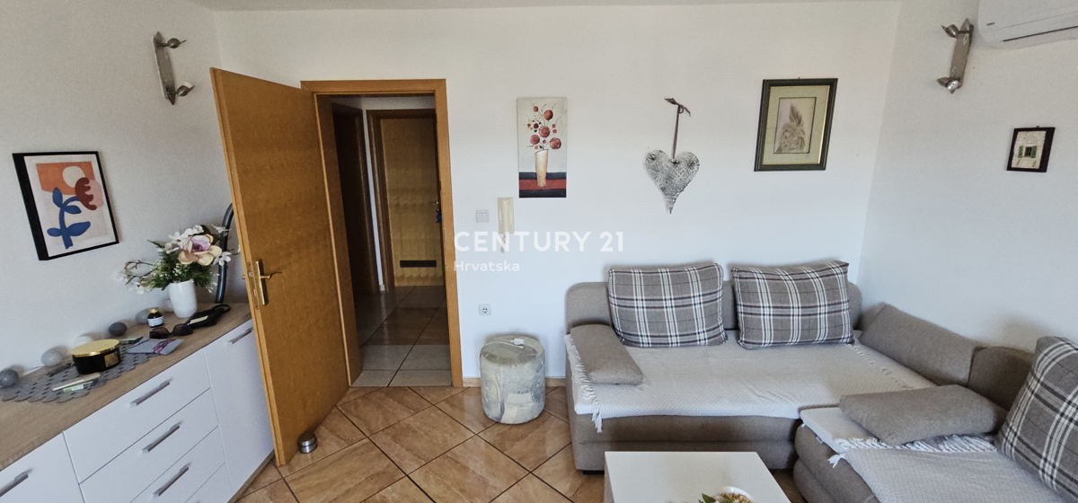 Sveti Filip i Jakov, appartamento di 78 m2 con splendida vista sul mare e sulle isole