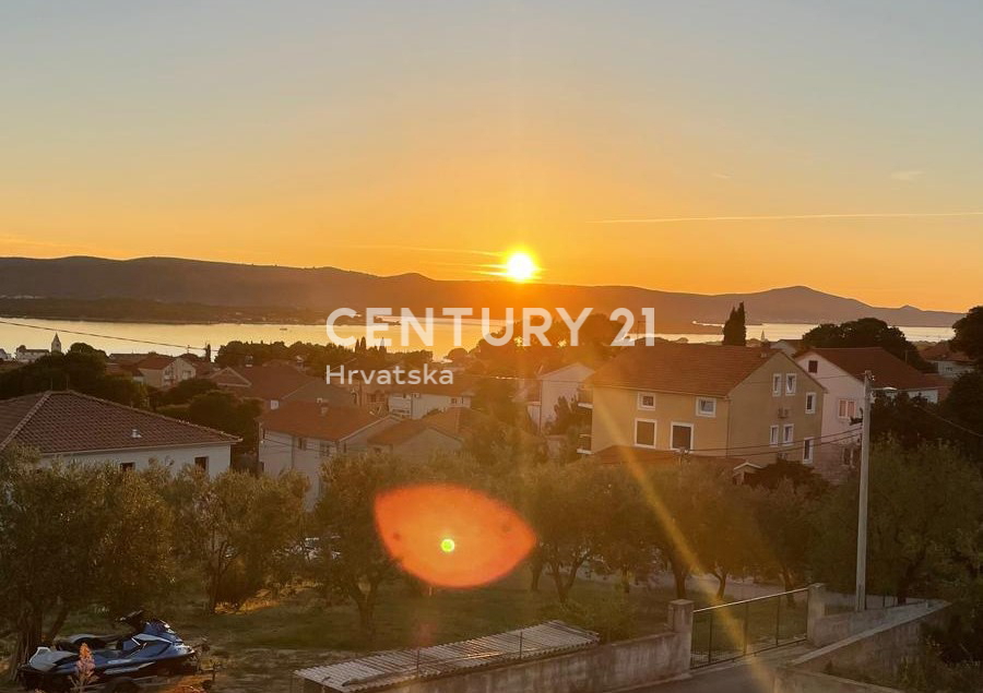 Sveti Filip i Jakov, appartamento di 78 m2 con splendida vista sul mare e sulle isole