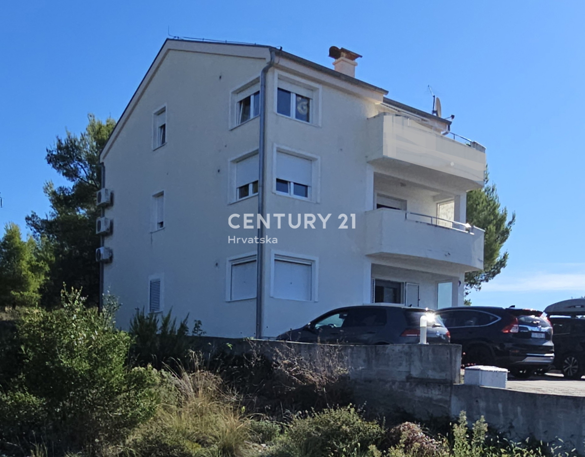 Sveti Filip i Jakov, appartamento di 78 m2 con splendida vista sul mare e sulle isole