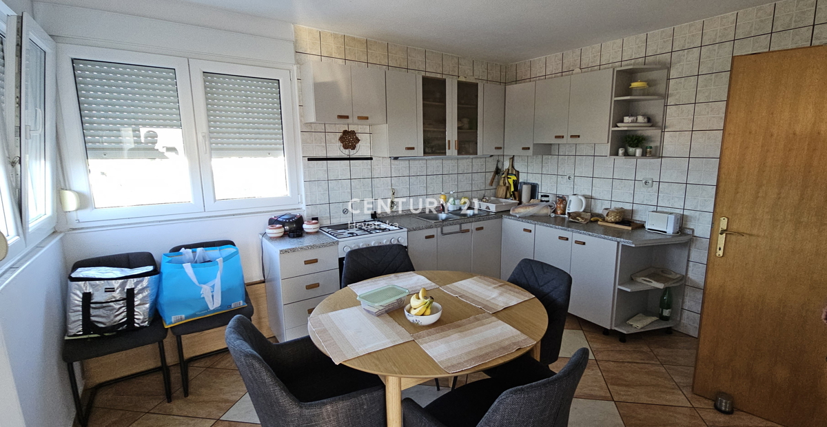 Sveti Filip i Jakov, appartamento di 78 m2 con splendida vista sul mare e sulle isole