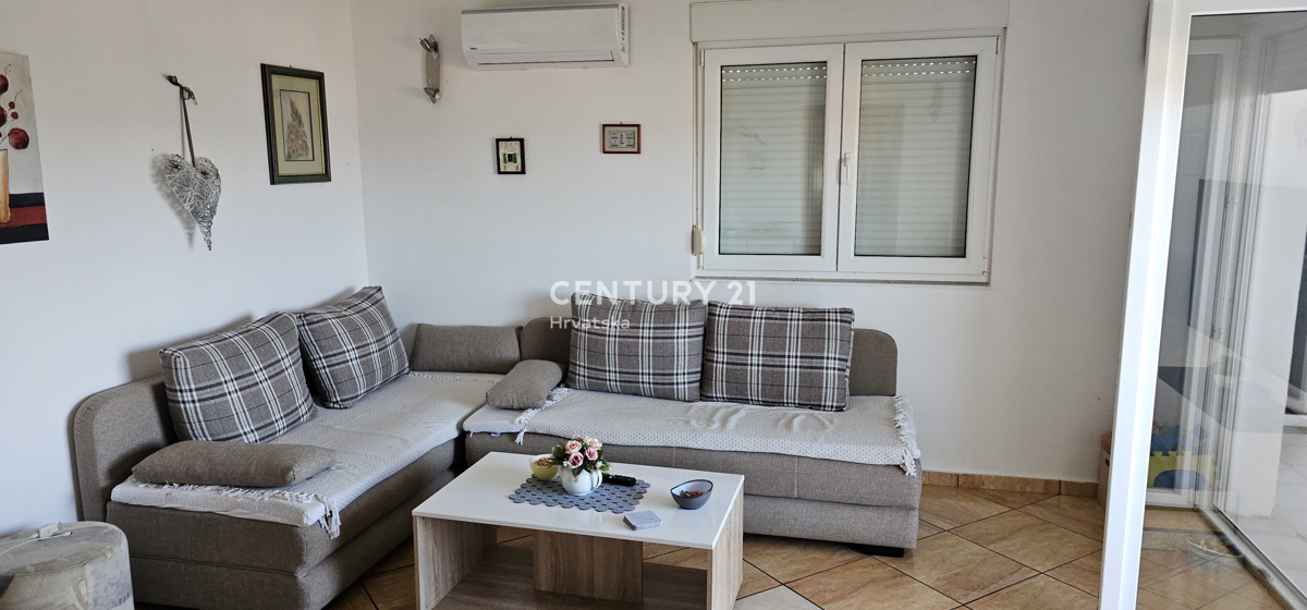 Sveti Filip i Jakov, appartamento di 78 m2 con splendida vista sul mare e sulle isole