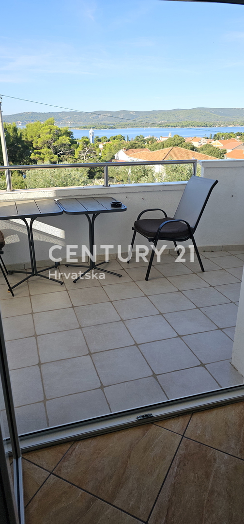 Sveti Filip i Jakov, appartamento di 78 m2 con splendida vista sul mare e sulle isole
