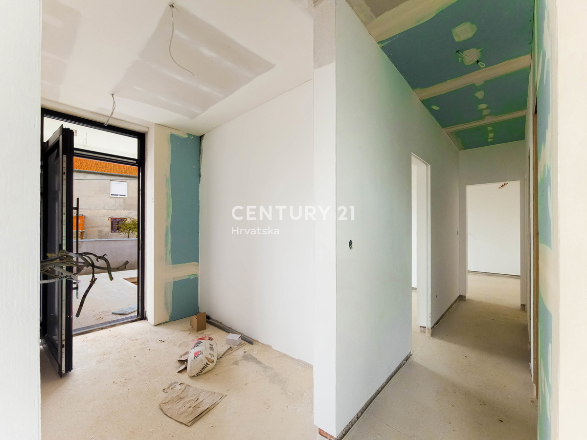 ZADAR, BILI BRIG, NUOVA COSTRUZIONE DI LUSSO, 3,5 VANI-110 m2, PIANO TERRA, GIARDINO