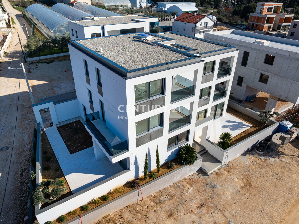 ZADAR, BILI BRIG, NUOVA COSTRUZIONE DI LUSSO, 3,5 VANI-110 m2, PIANO TERRA, GIARDINO