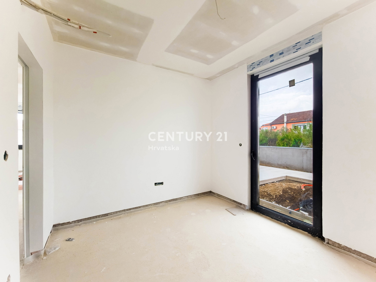 ZADAR, BILI BRIG, NUOVA COSTRUZIONE DI LUSSO, 3,5 VANI-110 m2, PIANO TERRA, GIARDINO