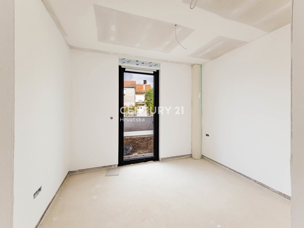 ZADAR, BILI BRIG, NUOVA COSTRUZIONE DI LUSSO, 3,5 VANI-110 m2, PIANO TERRA, GIARDINO