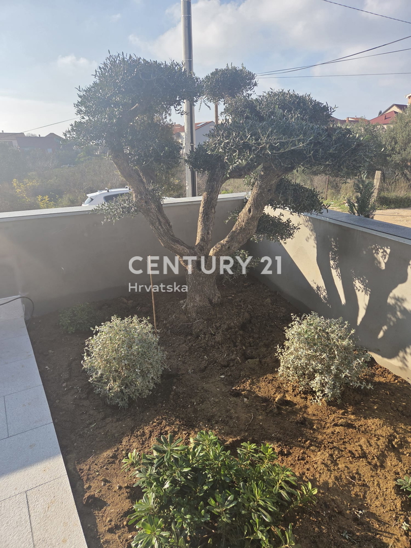 ZADAR, BILI BRIG, NUOVA COSTRUZIONE DI LUSSO, 3,5 VANI-110 m2, PIANO TERRA, GIARDINO