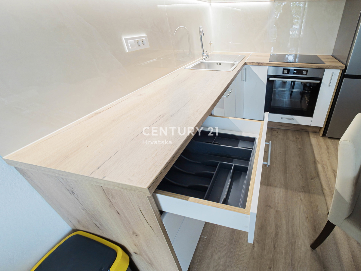 ZADAR, VOŠTARNICA, APPARTAMENTO 2,5 VANI 55,65 M2, 1° PIANO, RISTRUTTURATO, ARREDATO, SUBITO ABITABILE