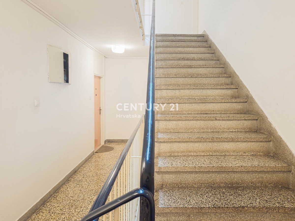 ZADAR, VOŠTARNICA, APPARTAMENTO 2,5 VANI 55,65 M2, 1° PIANO, RISTRUTTURATO, ARREDATO, SUBITO ABITABILE