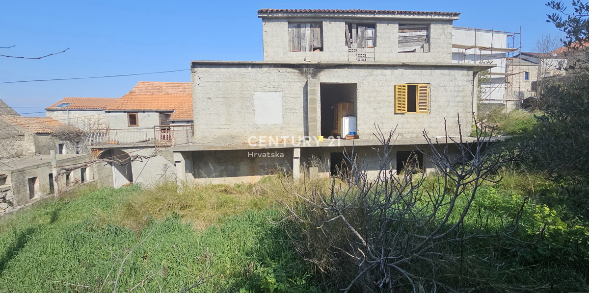 Tkon, isola di Pašman, casa a due piani incompleta con vista mare su ampio terreno