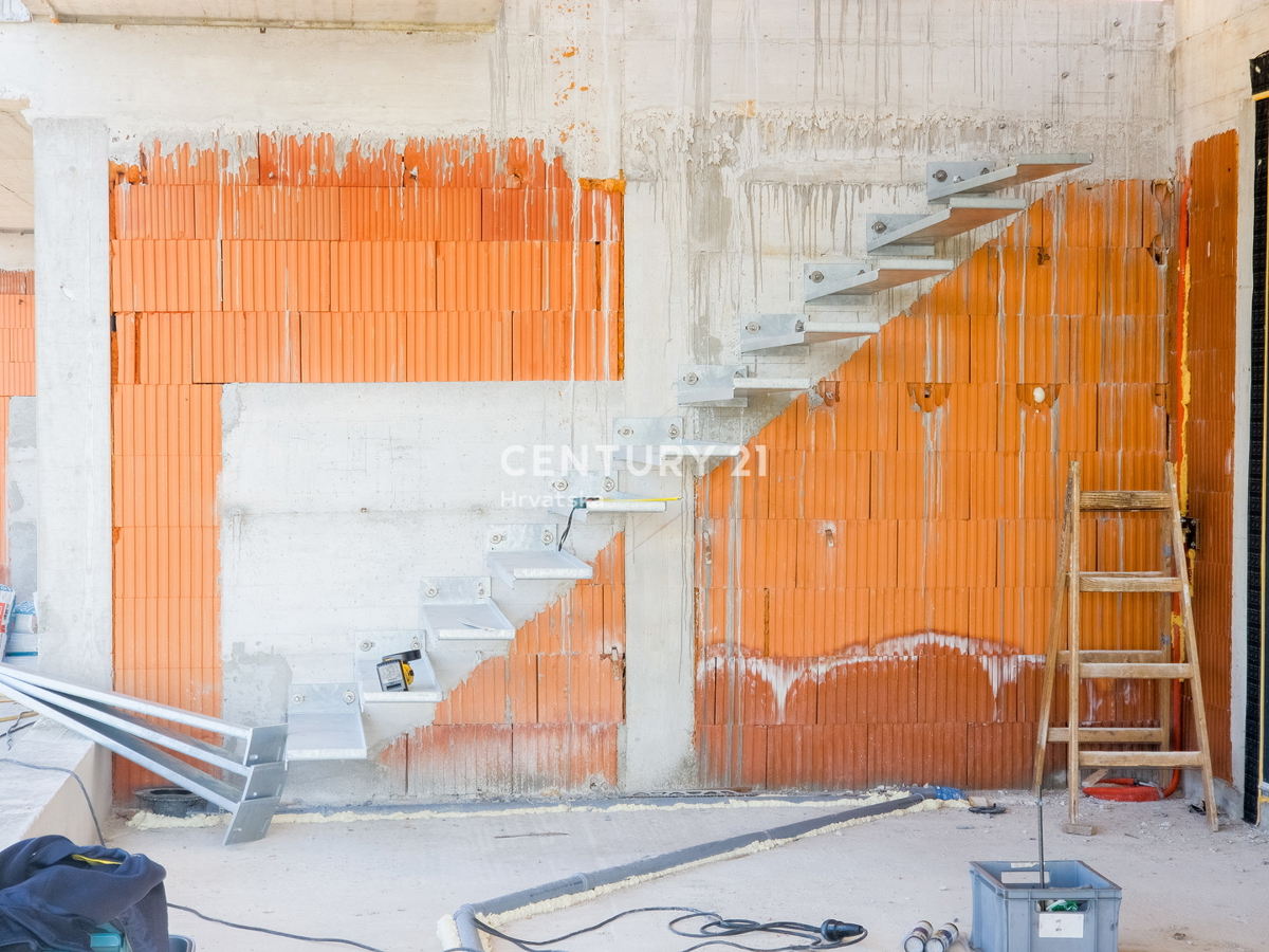 ZADAR, LJUBAČ, LUSSUOSO. NUOVO. S5= 98,80 m2 + terrazza sul tetto 120 m2, 2° piano, 50 m DAL MARE E DALLA SPIAGGIA, VISTA MARE