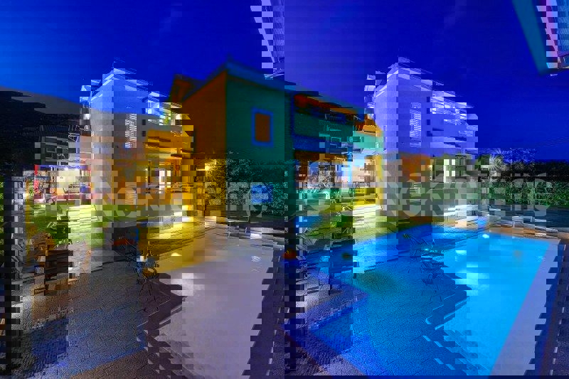 Kaštel Lukšić, casa indipendente di lusso con piscina, in vendita