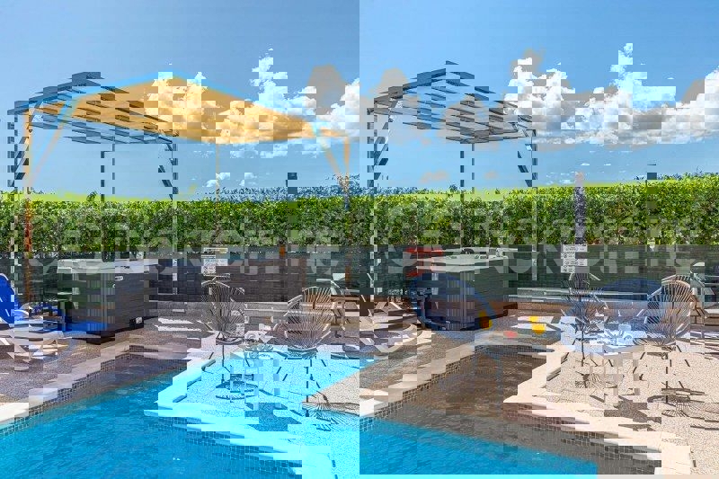 Kaštel Lukšić, casa indipendente di lusso con piscina, in vendita