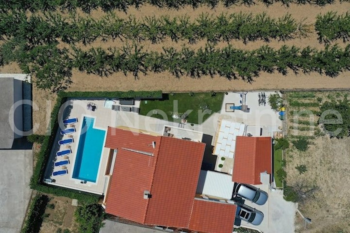 Kaštel Lukšić, casa indipendente di lusso con piscina, in vendita