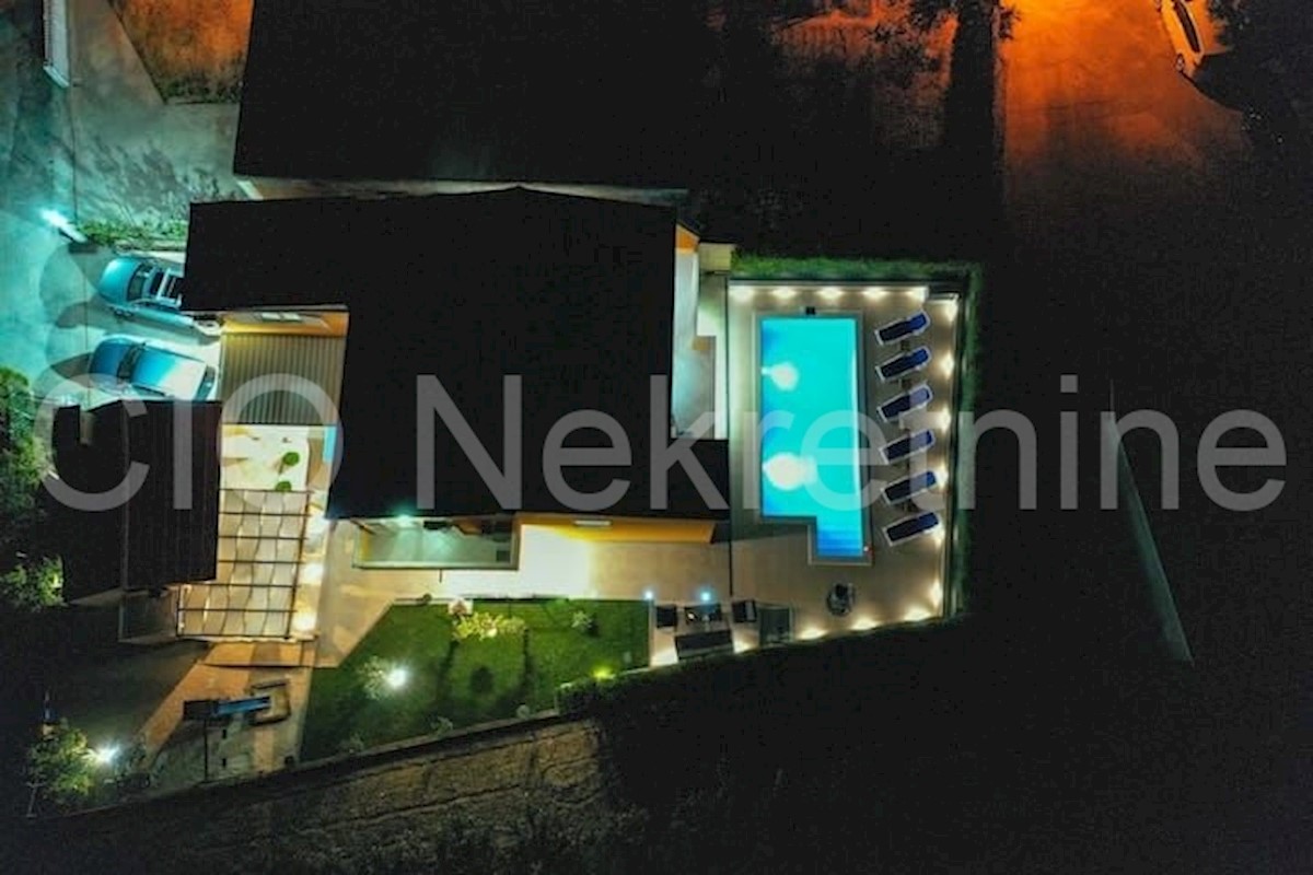 Kaštel Lukšić, casa indipendente di lusso con piscina, in vendita