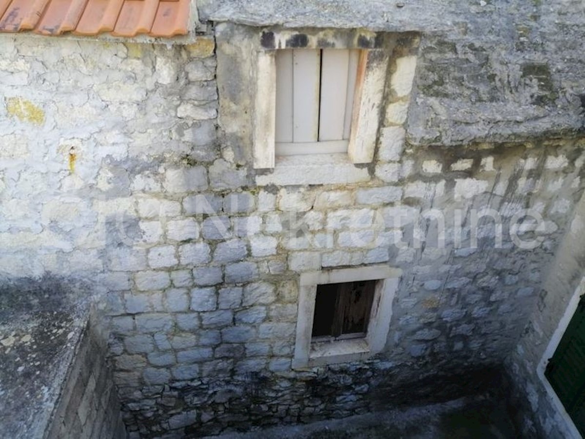 Kaštela, Kaštel Lukšić, Casa in pietra, Vendita