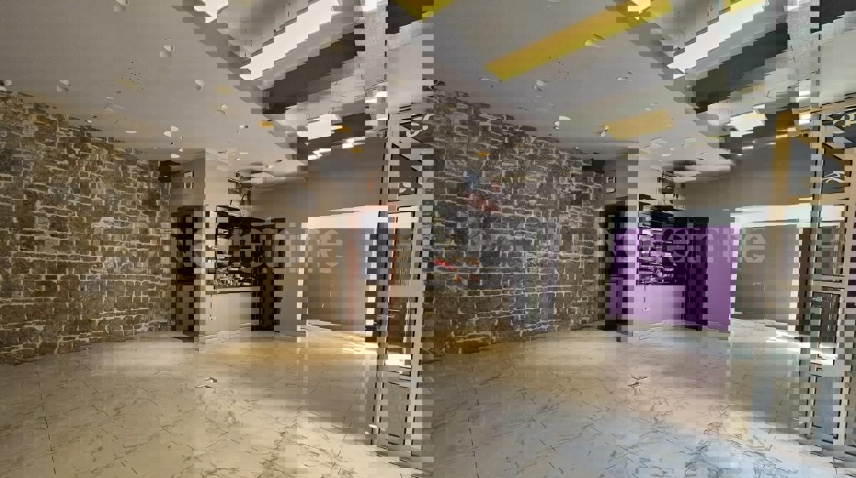 Spalato, Dobri, locale commerciale 138 m2, in vendita