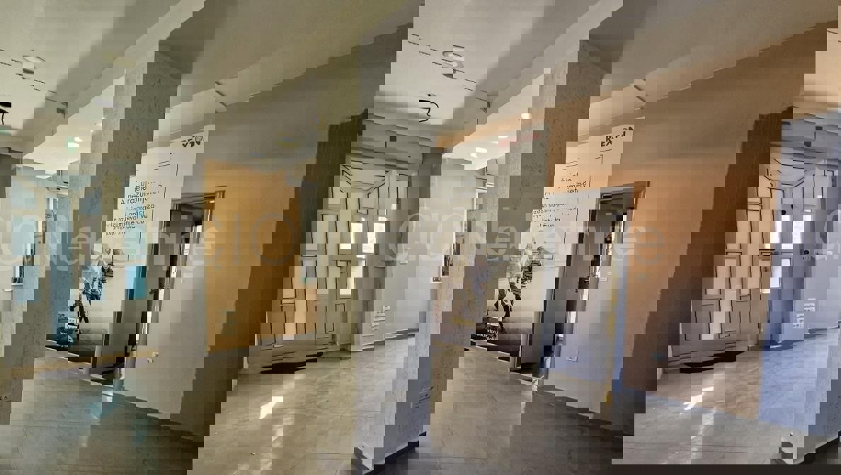 Spalato, Dobri, locale commerciale 138 m2, in vendita