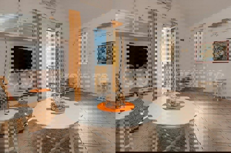 Brač, Bol, Palazzina, in vendita