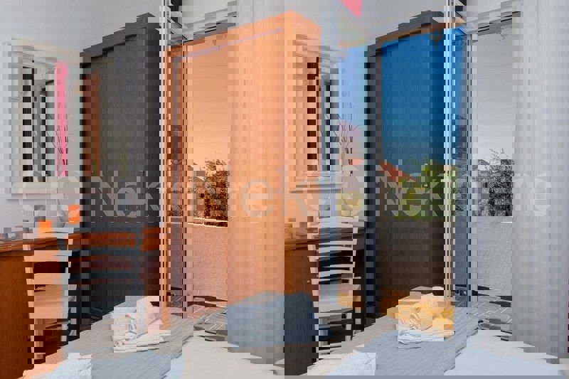 Brač, Bol, Palazzina, in vendita