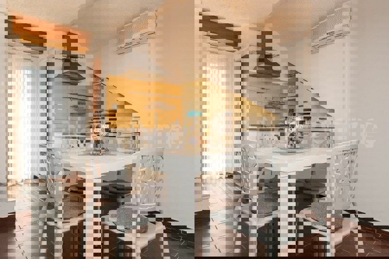 Brač, Bol, Palazzina, in vendita