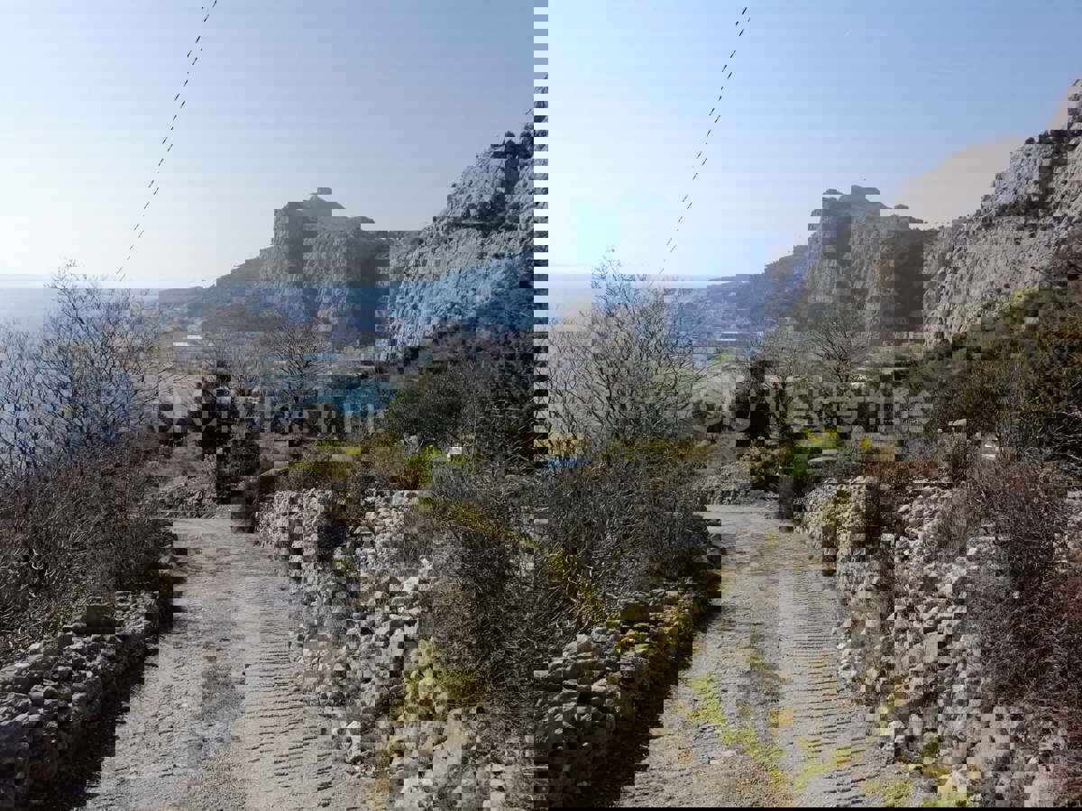 Omiš. Borak, terreno edificabile, 1046 m2, vista panoramica sul mare