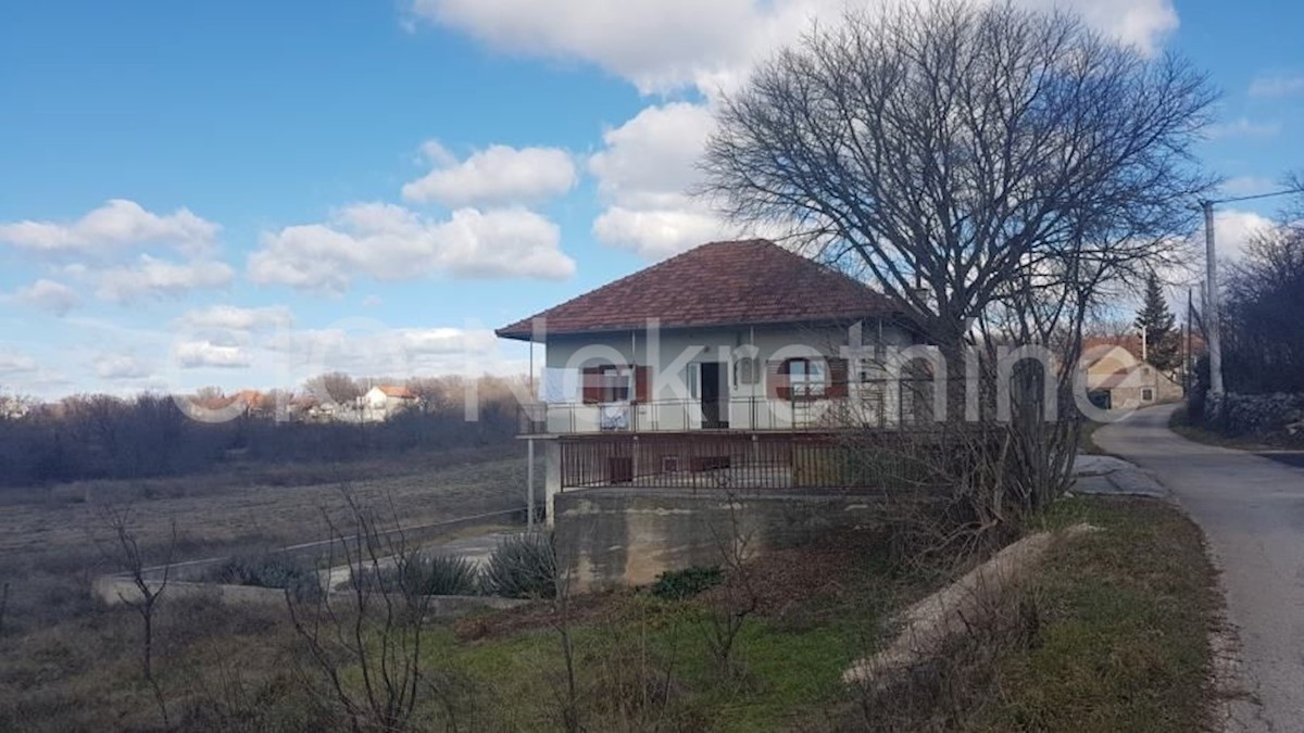 Drniš, Razvođe, casa 155 m2, in vendita