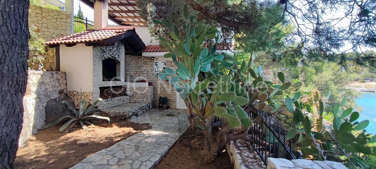 Sevid, casa con giardino, prima fila al mare, in vendita