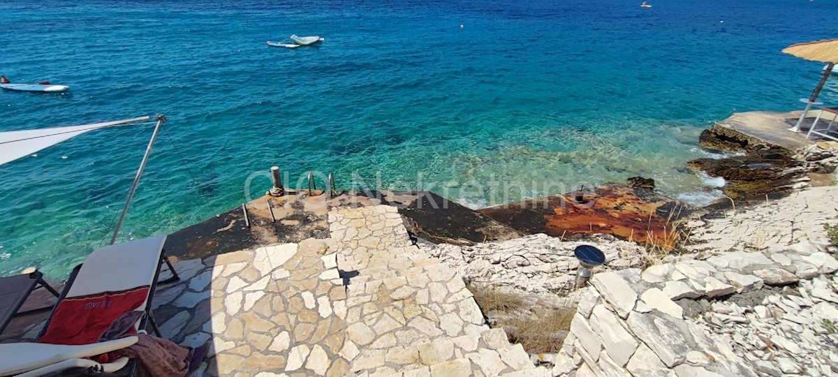 Sevid, casa con giardino, prima fila al mare, in vendita