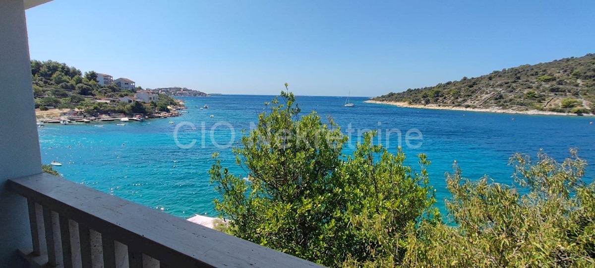 Sevid, casa con giardino, prima fila al mare, in vendita