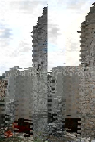 Lastovo, centro, casa in pietra su tre piani, da ristrutturare