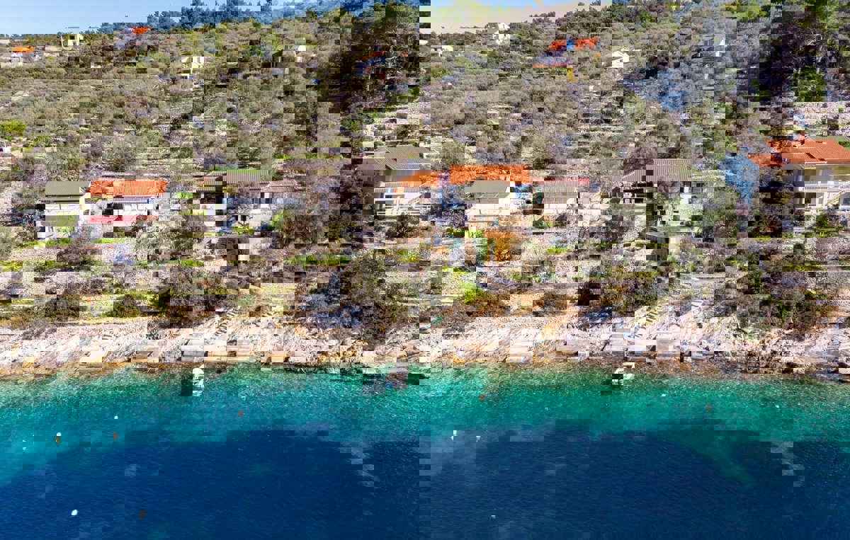 Korčula, Vela Luka, casa 1a fila al mare, in vendita