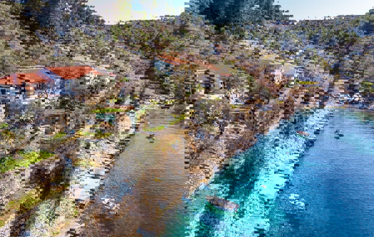 Korčula, Vela Luka, casa 1a fila al mare, in vendita