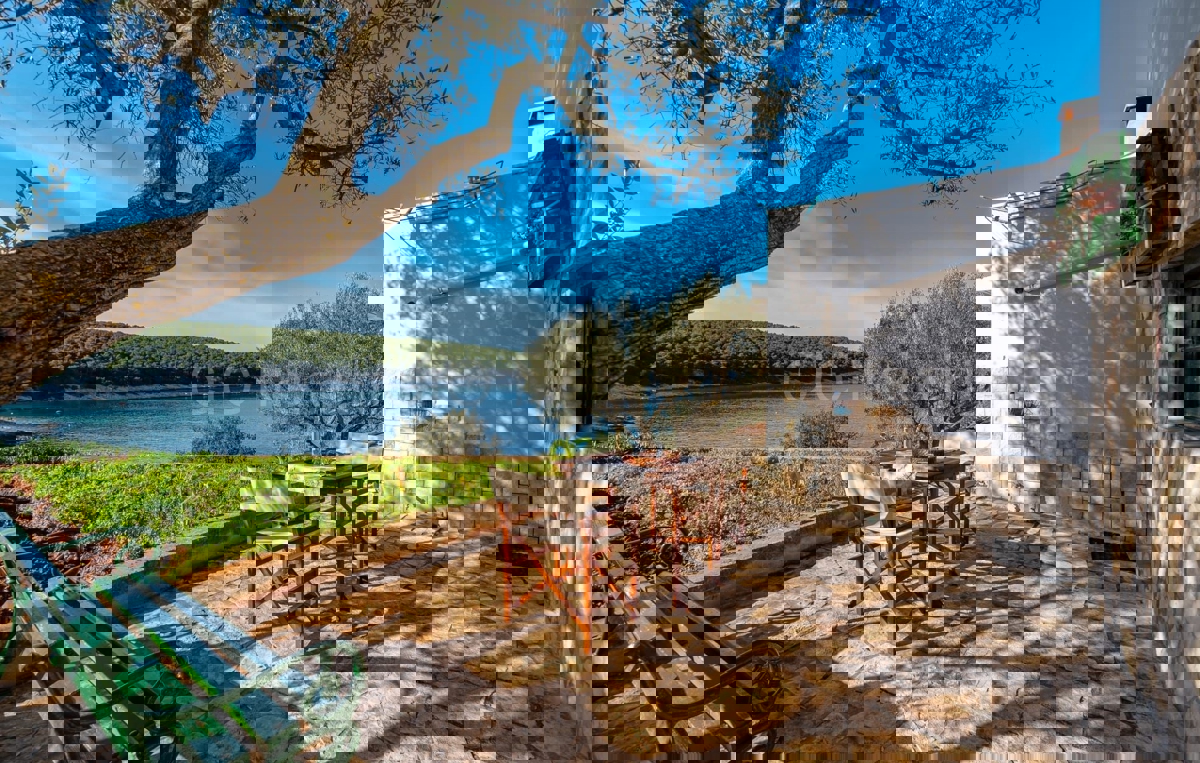 Korčula, Vela Luka, casa 1a fila al mare, in vendita