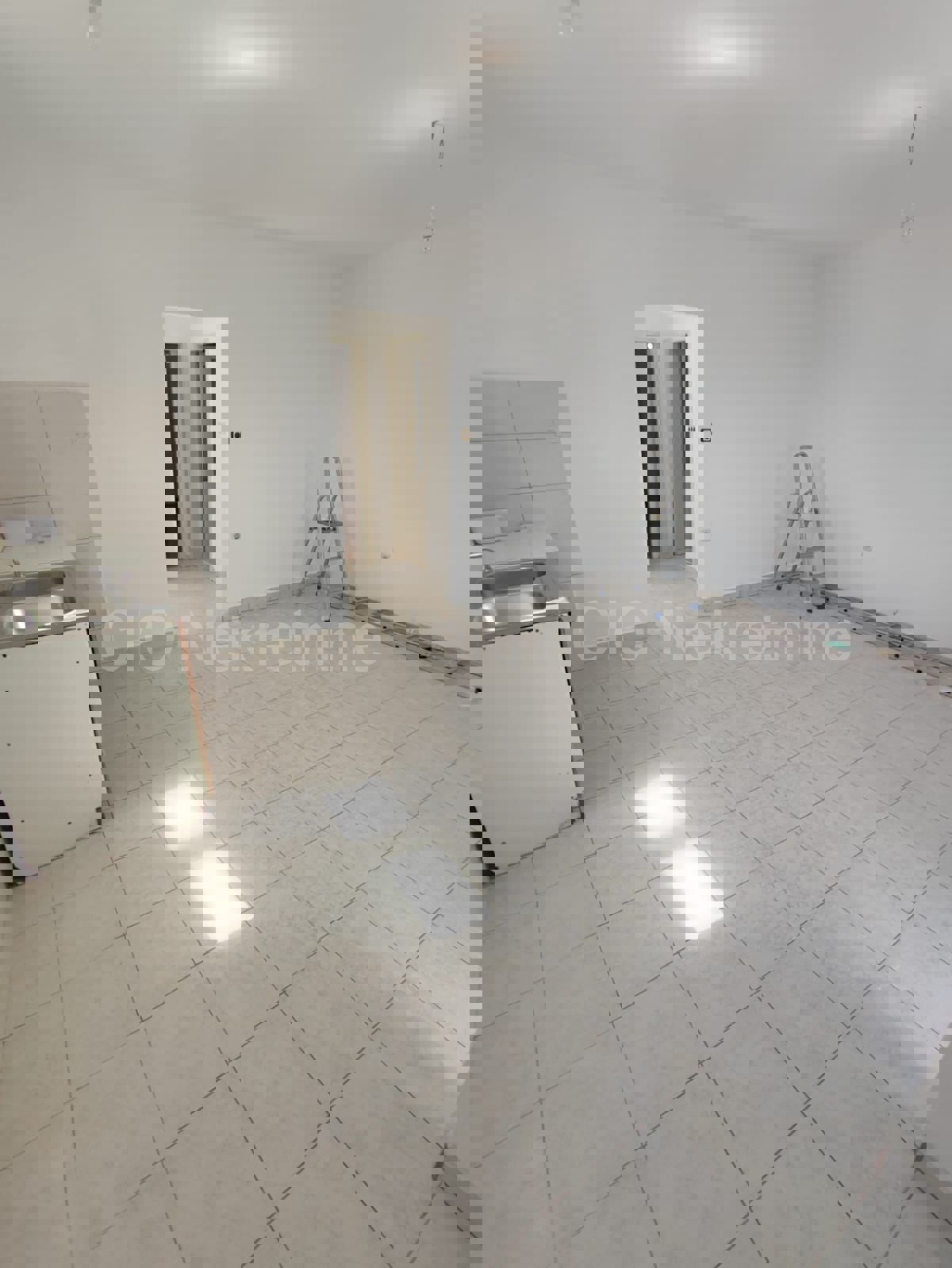 TROGIR, CASA CON TRE UNITÀ RESIDENZIALI, VISTA MARE, IN VENDITA