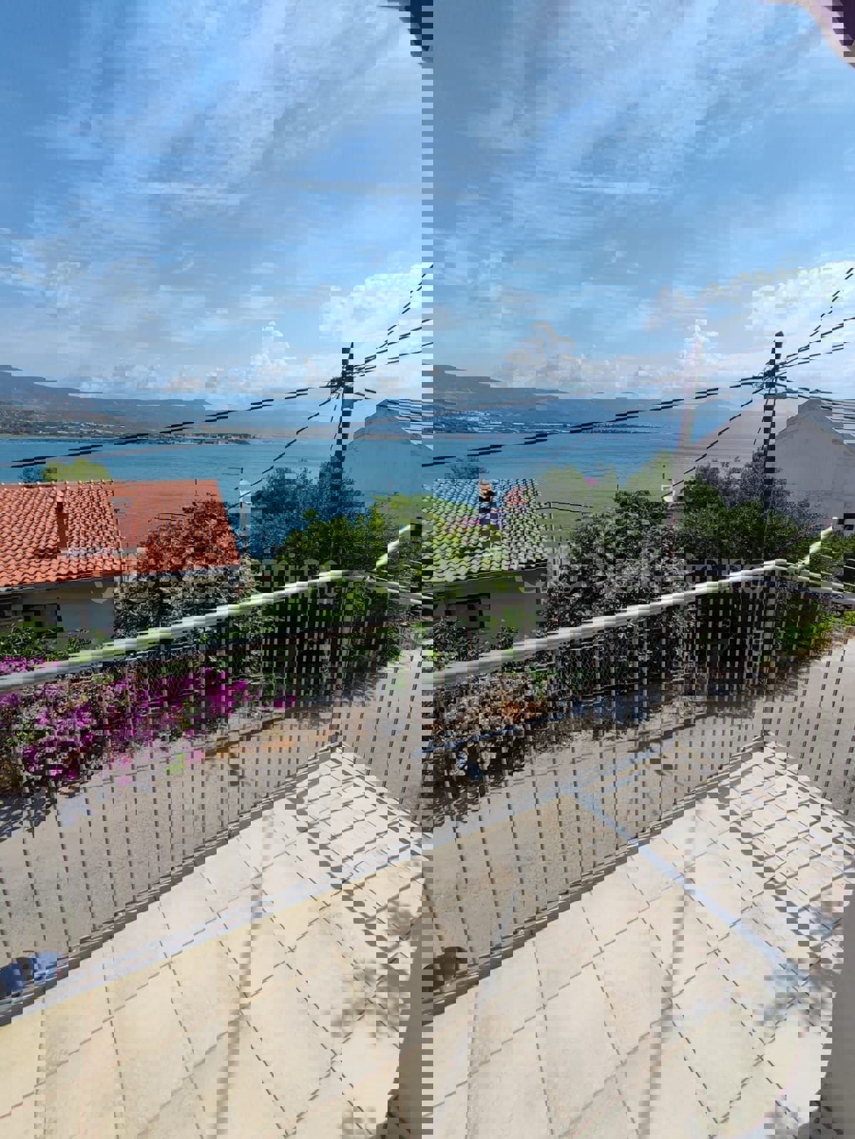 TROGIR, CASA CON TRE UNITÀ RESIDENZIALI, VISTA MARE, IN VENDITA