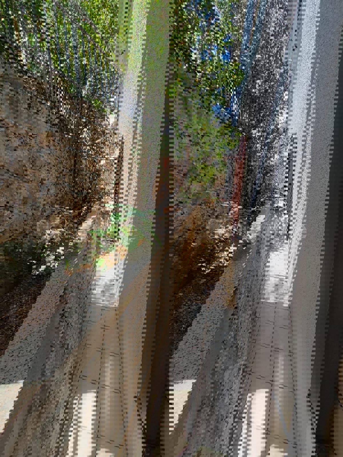 TROGIR, CASA CON TRE UNITÀ RESIDENZIALI, VISTA MARE, IN VENDITA