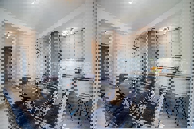 Podstrana-Strožanac, appartamento di lusso con giardino e parcheggio