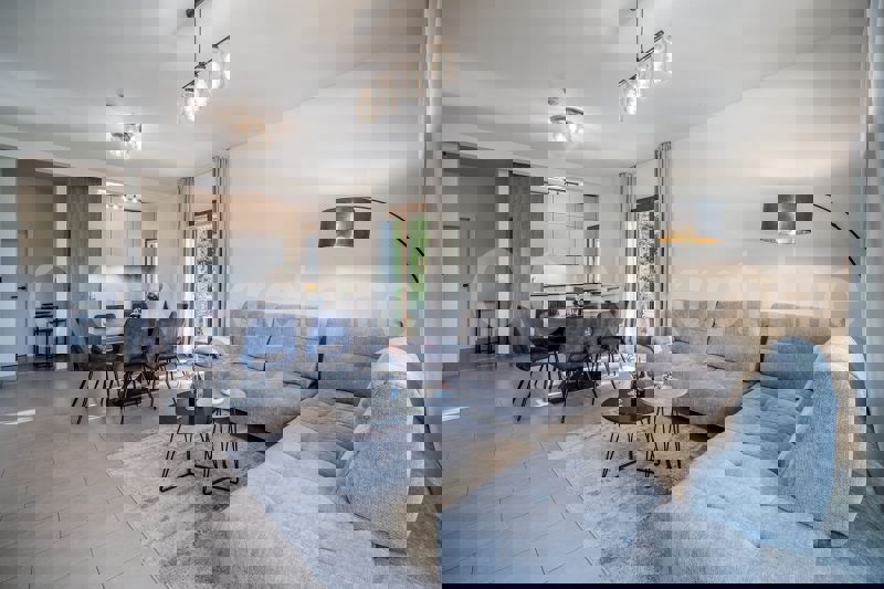 Podstrana-Strožanac, appartamento di lusso con giardino e parcheggio