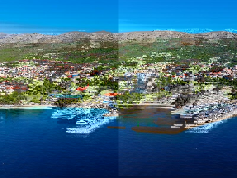 Podstrana-Strožanac, appartamento di lusso con giardino e parcheggio