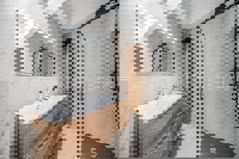 Podstrana-Strožanac, appartamento di lusso con giardino e parcheggio