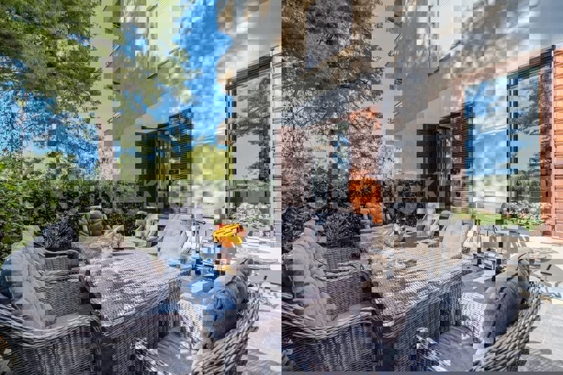 Podstrana-Strožanac, appartamento di lusso con giardino e parcheggio