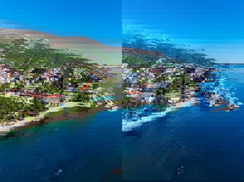 Podstrana-Strožanac, appartamento di lusso con giardino e parcheggio