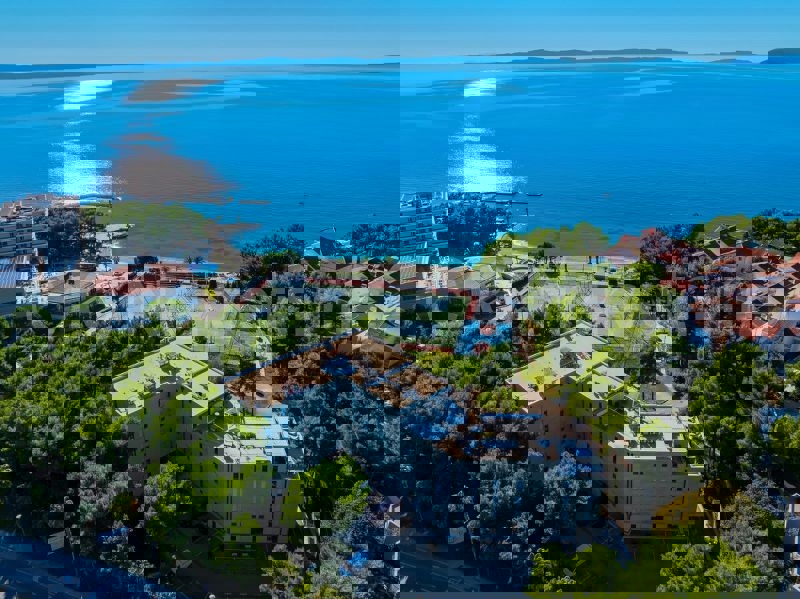 Podstrana-Strožanac, appartamento di lusso con giardino e parcheggio