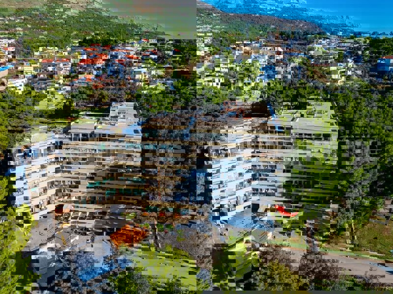 Podstrana-Strožanac, appartamento di lusso con giardino e parcheggio