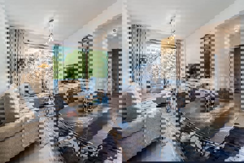 Podstrana-Strožanac, appartamento di lusso con giardino e parcheggio